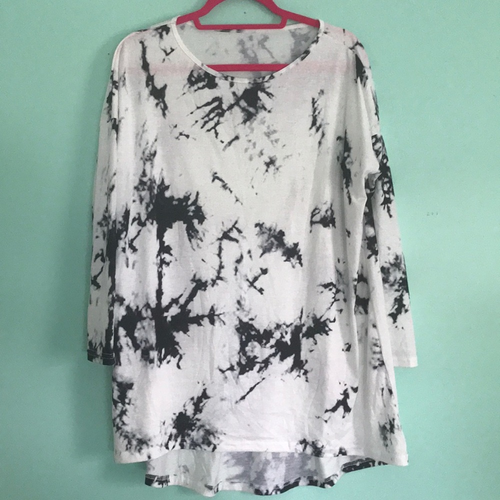 Medium black and white tie dye long sleeve tunic